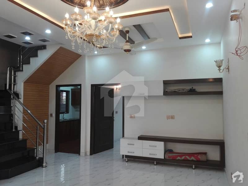 ویلینشیاء ہاؤسنگ سوسائٹی لاہور میں 5 کمروں کا 2 کنال مکان 1.5 لاکھ میں کرایہ پر دستیاب ہے۔