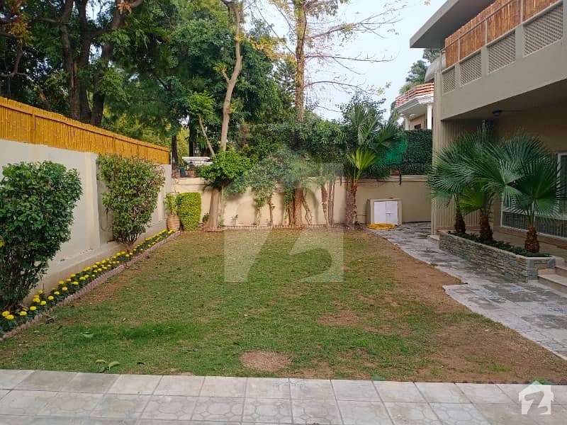F8 Totally Renovated 04 Bedroom Compact House With Acs And Beautiful Lawn
