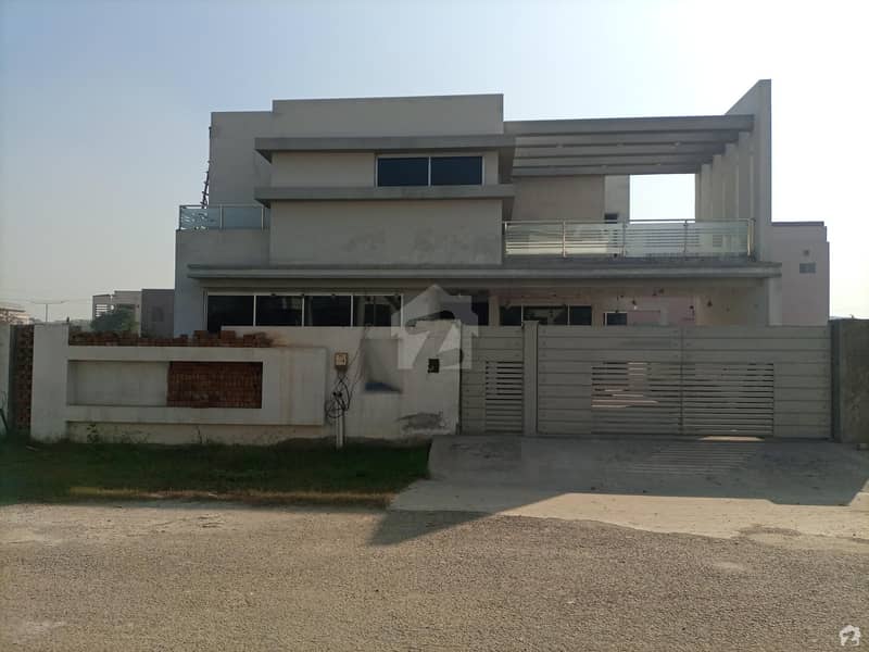 House Is Available For Sale In DC Colony