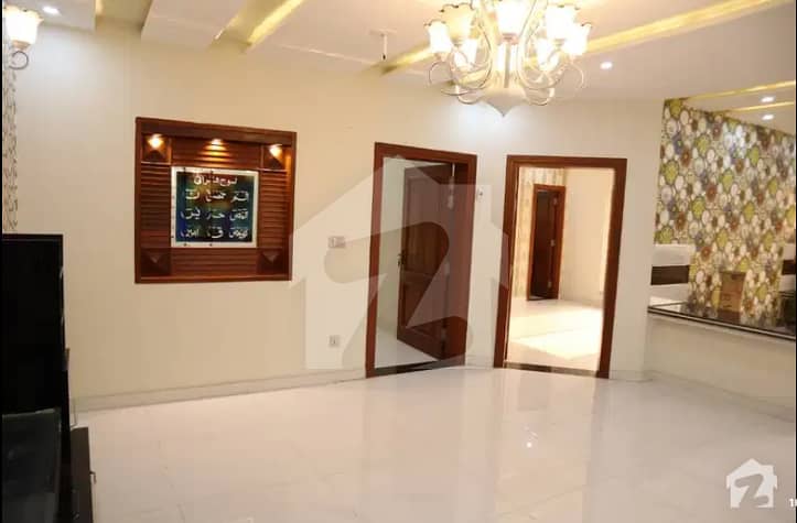 ڈی ایچ اے فیز 5 - بلاک کے فیز 5 ڈیفنس (ڈی ایچ اے) لاہور میں 4 کمروں کا 10 مرلہ مکان 1.1 لاکھ میں کرایہ پر دستیاب ہے۔