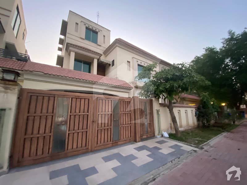 For Sale Facing Park 10 Marla Beautiful House Bahria Town B Block Lahore