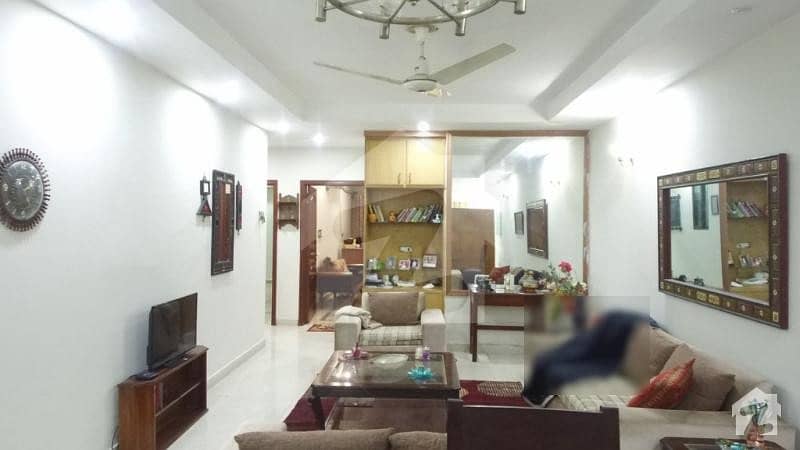 رحمان گارڈنز لاہور میں 3 کمروں کا 10 مرلہ فلیٹ 1.25 کروڑ میں برائے فروخت۔