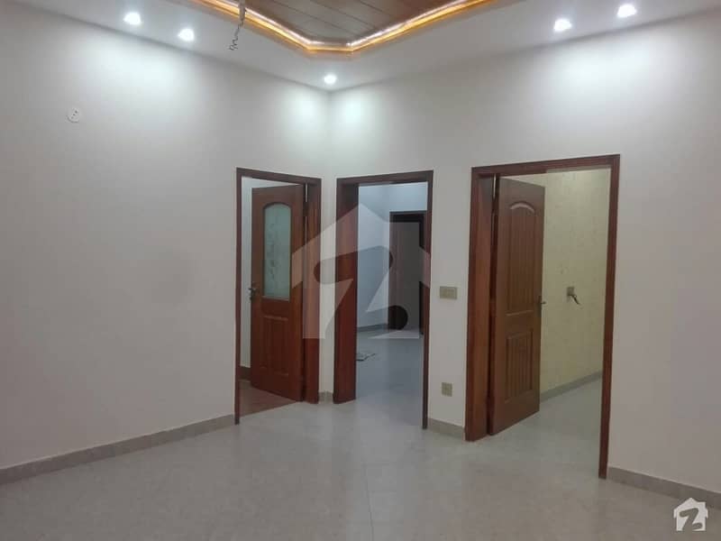 آئی ای پی انجینئرز ٹاؤن لاہور میں 5 کمروں کا 1 کنال مکان 1 لاکھ میں کرایہ پر دستیاب ہے۔