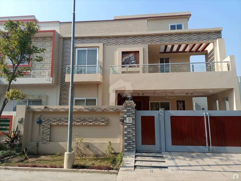 10 Marla House Situated In DC Colony For Sale