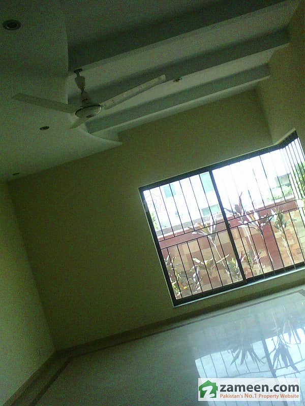 Faseeh Estate - Kanal Upper Portion For Rent, Ideal Located House