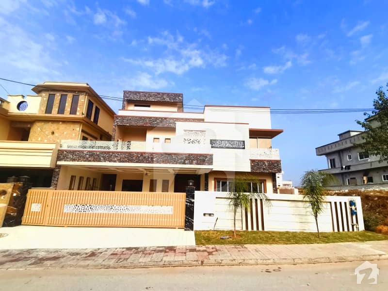 1 Kanal Brand New Luxurious Designer Bungalow Up For Sale