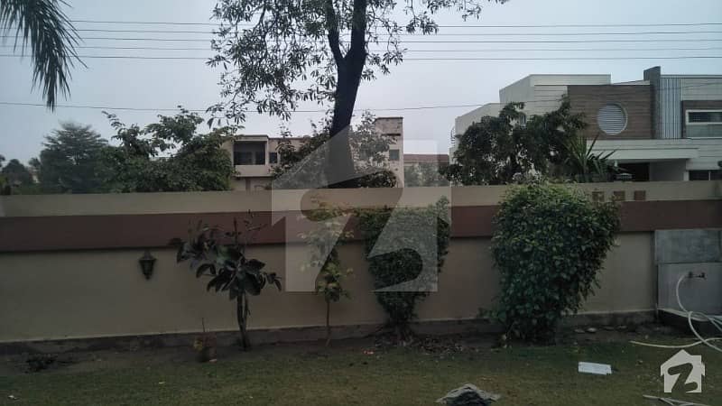 ڈی ایچ اے - ای ایم ای کاٹیجز ای ایم ای سوسائٹی لاہور میں 6 کمروں کا 1.6 کنال مکان 3.5 لاکھ میں کرایہ پر دستیاب ہے۔
