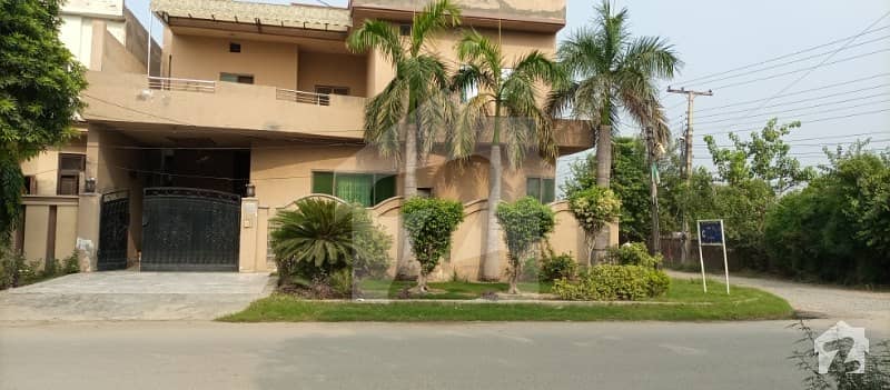 پی اے ایف آفیسرز کالونی کینٹ لاہور میں 5 کمروں کا 10 مرلہ مکان 2.8 کروڑ میں برائے فروخت۔