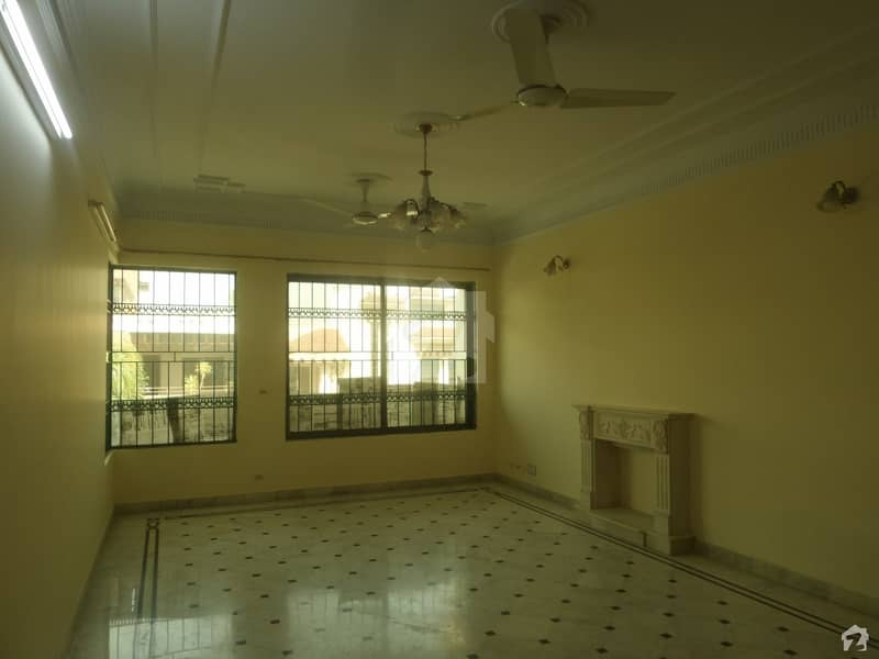 Yousaf Colony 5 Marla House Up For Sale