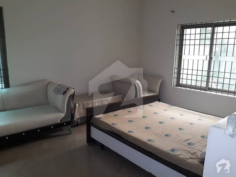 کینال روڈ فیصل آباد میں 6 کمروں کا 13 مرلہ مکان 90 ہزار میں کرایہ پر دستیاب ہے۔