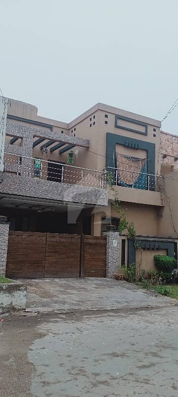 خیابانِ گارڈنز فیصل آباد میں 3 کمروں کا 8 مرلہ مکان 2 کروڑ میں برائے فروخت۔