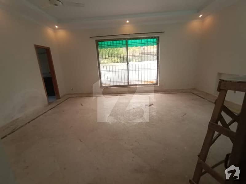 Modern Location One Kanal Lower Portion Are Available For Rent In Phase 4