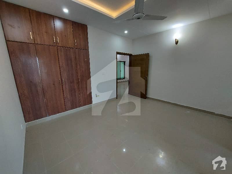 Spacious Two Bedroom TV Lounge Apartment