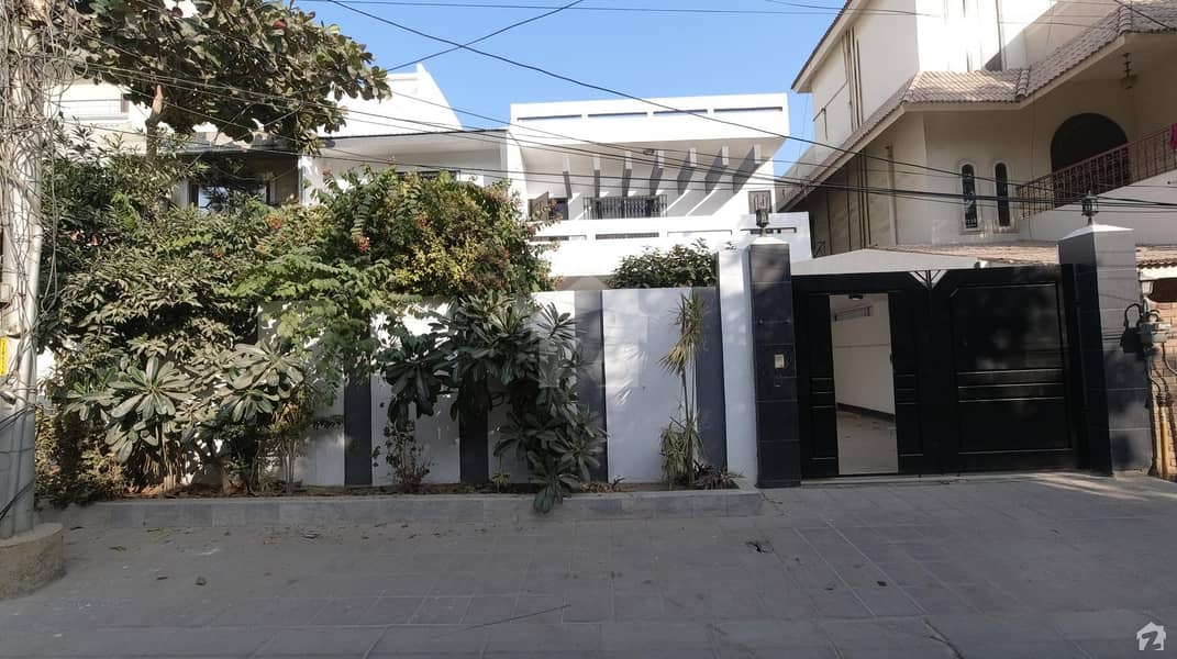 باتھ آئی لینڈ کراچی میں 4 کمروں کا 12 مرلہ مکان 6.5 کروڑ میں برائے فروخت۔