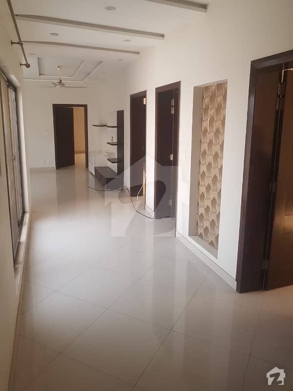 1 KANAL UPPER PORTION AVAILABLE FOR RENT IN PHASE 6