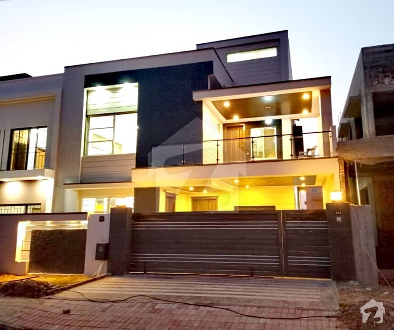 Stylish 11 Marla House For Sale In Bahria Town