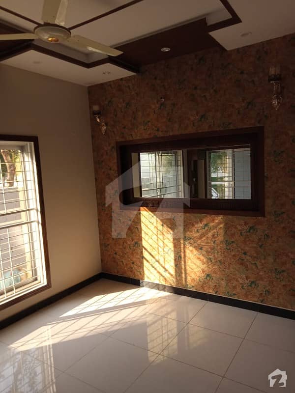 جناح ایونیو بحریہ ٹاؤن لاہور میں 3 کمروں کا 5 مرلہ مکان 1.35 کروڑ میں برائے فروخت۔