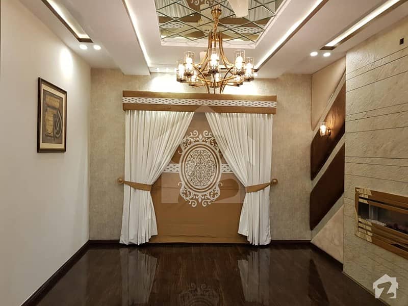 بحریہ ٹاؤن جاسمین بلاک بحریہ ٹاؤن سیکٹر سی بحریہ ٹاؤن لاہور میں 6 کمروں کا 1 کنال مکان 1.3 لاکھ میں کرایہ پر دستیاب ہے۔