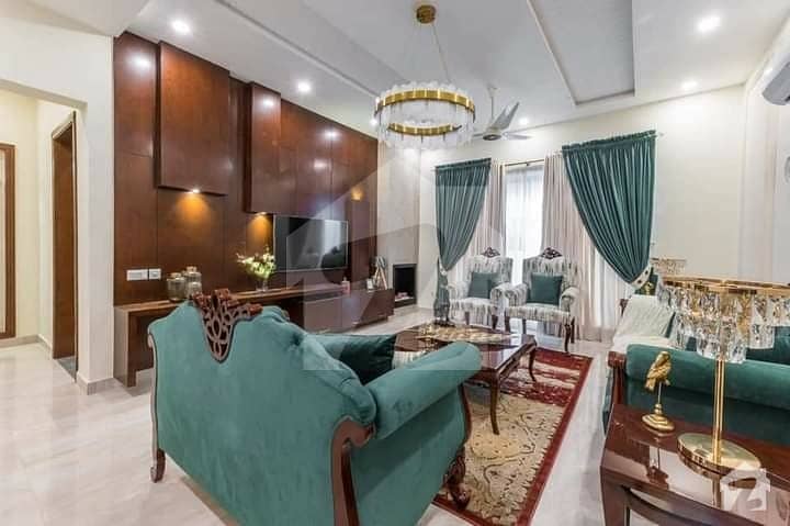 طارق گارڈنز ۔ بلاک ڈی طارق گارڈنز لاہور میں 6 کمروں کا 1 کنال مکان 3.1 کروڑ میں برائے فروخت۔