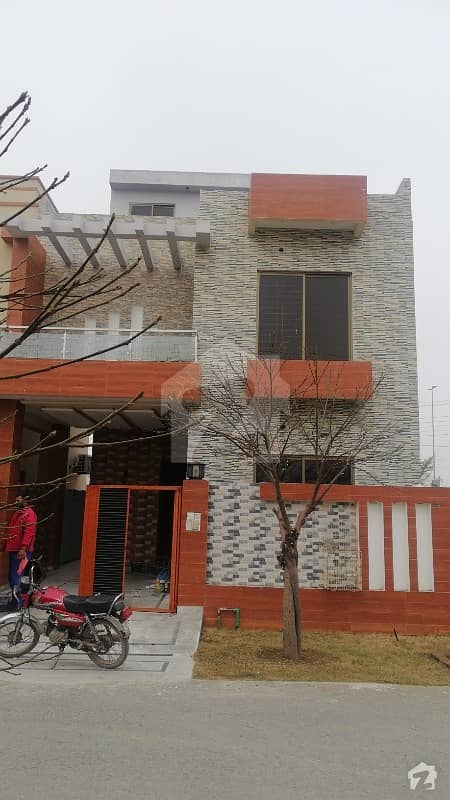 ڈی ایچ اے 11 رہبر فیز 2 ڈی ایچ اے 11 رہبر لاہور میں 3 کمروں کا 5 مرلہ مکان 1.2 کروڑ میں برائے فروخت۔