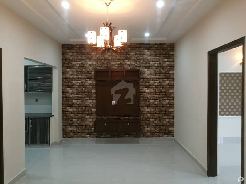 ایڈن بولیوارڈ ہاؤسنگ سکیم کالج روڈ لاہور میں 4 کمروں کا 5 مرلہ مکان 1.12 کروڑ میں برائے فروخت۔