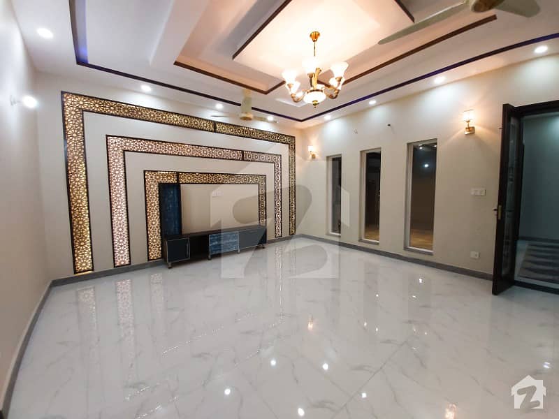 10 MARLA BRAND NEW LUXURIOUS VILLA FOR SALE IN STATE LIFE SOCIETY