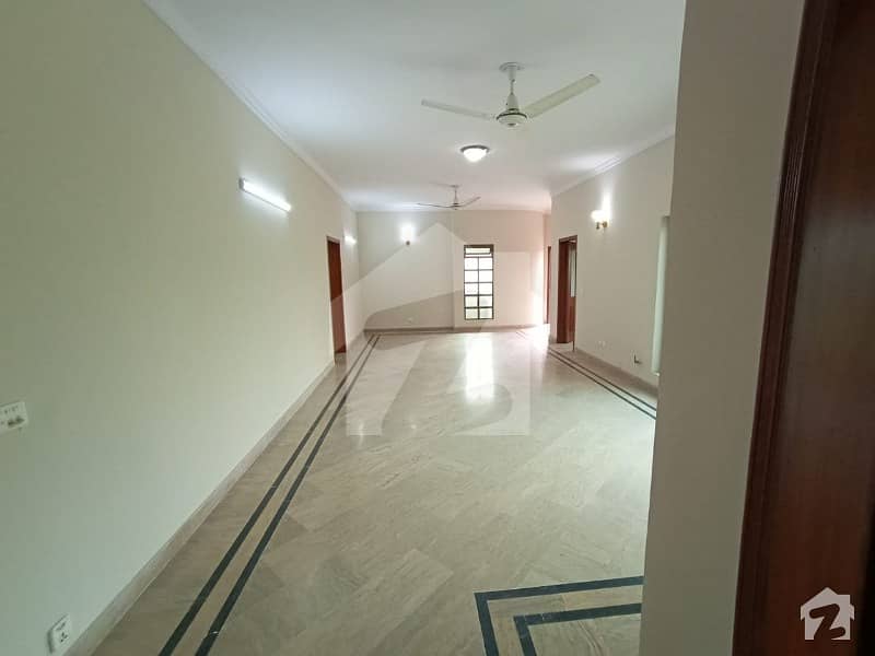 KANAL UPPER PORTION WITH SEPARATE GATE FOR RENT