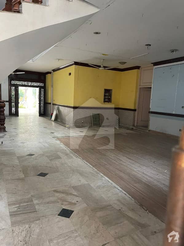 Gulberg 4 Kanal Commercial Paid House For Rent