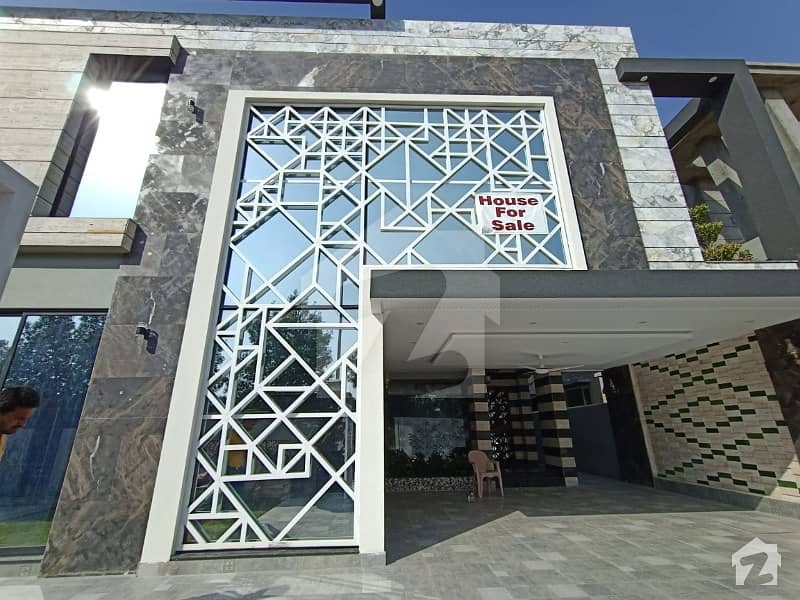 بحریہ ٹاؤن اوورسیز B بحریہ ٹاؤن اوورسیز انکلیو بحریہ ٹاؤن لاہور میں 5 کمروں کا 1 کنال مکان 4.1 کروڑ میں برائے فروخت۔