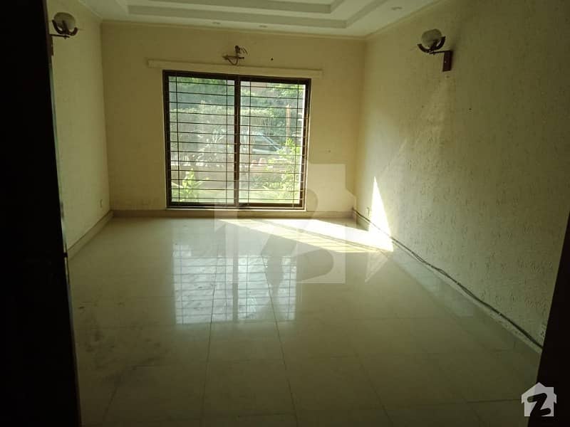 پیس وُوڈلینڈز بیدیاں روڈ لاہور میں 3 کمروں کا 9 مرلہ مکان 1.65 کروڑ میں برائے فروخت۔