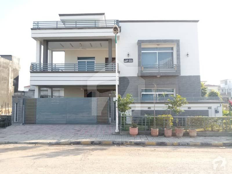 Double Unit Corner House With Beautiful Lawn