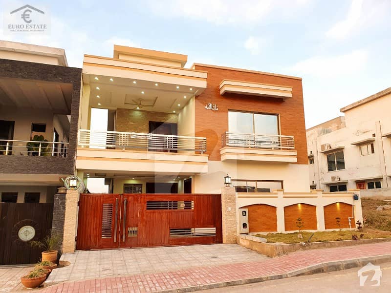 Amazing 11 Marla Spacious House For Sale