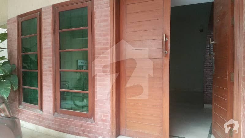 Independent 6 Rooms Commercial Use Portion Located On Main Road Near Baitulmuqarram Masjid