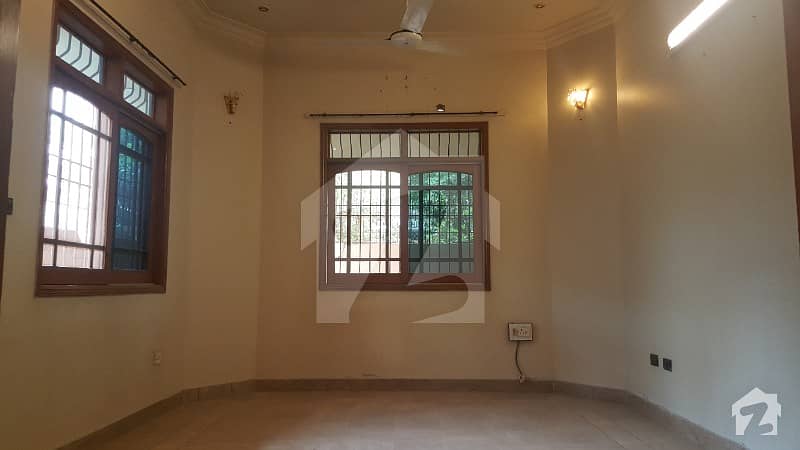 نارتھ ناظم آباد ۔ بلاک ایچ نارتھ ناظم آباد کراچی میں 5 کمروں کا 1.04 کنال مکان 6.5 کروڑ میں برائے فروخت۔