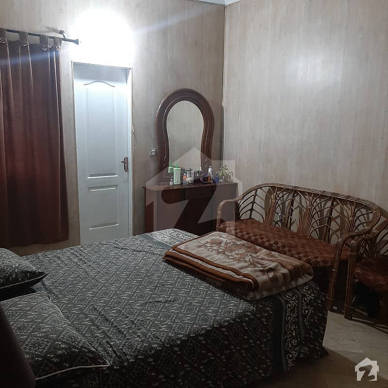 کینال ویو بلاک ای کینال ویو لاہور میں 5 کمروں کا 10 مرلہ مکان 2 کروڑ میں برائے فروخت۔