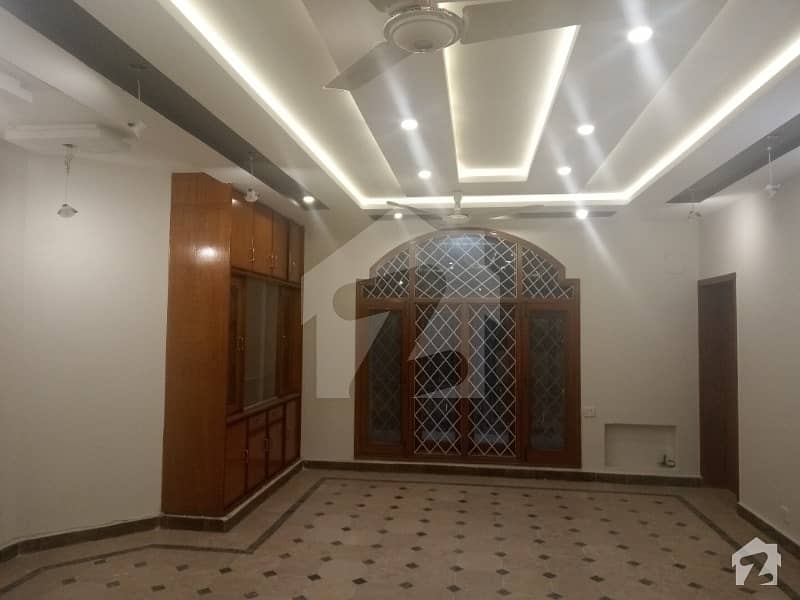 533 Sq Yd  Liveable House For Sale On Prime Location