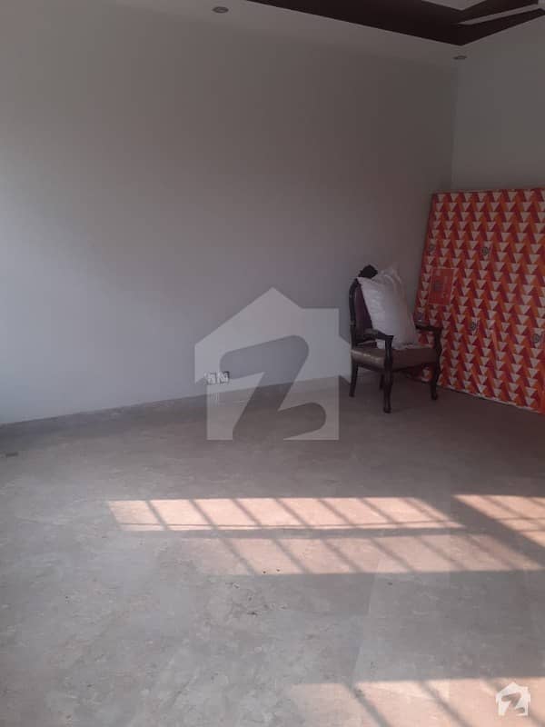 Ground  Floor Apartment Very Good Location Near To Park Near To Commercial