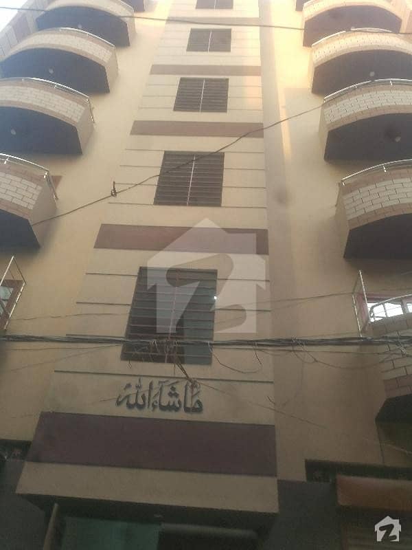 اعظم ٹاؤن کراچی میں 3 کمروں کا 4 مرلہ فلیٹ 58 لاکھ میں برائے فروخت۔