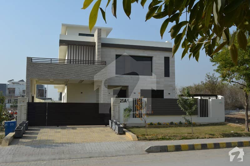 1 Kanal Newly Built Spectacular And Strong House For Sale