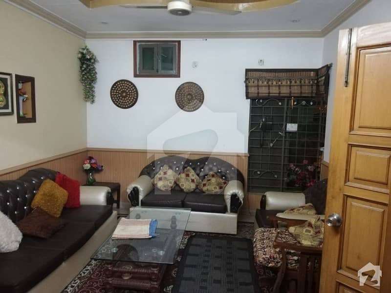 جوہر ٹاؤن لاہور میں 4 کمروں کا 7 مرلہ مکان 1.75 کروڑ میں برائے فروخت۔