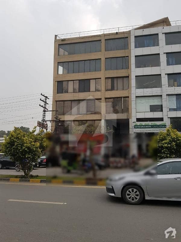 ایجرٹن روڈ لاہور میں 1.5 کنال عمارت 36 کروڑ میں برائے فروخت۔