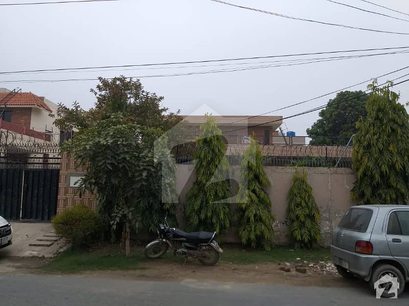 ڈی ایچ اے فیز 1 ڈیفنس (ڈی ایچ اے) لاہور میں 6 کمروں کا 2.05 کنال مکان 7.8 کروڑ میں برائے فروخت۔