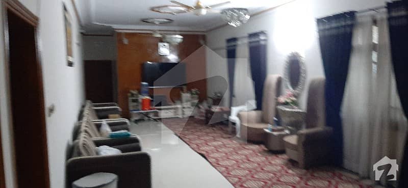 گلشنِ اقبال - بلاک 4 گلشنِ اقبال گلشنِ اقبال ٹاؤن کراچی میں 6 کمروں کا 1 کنال مکان 7.5 کروڑ میں برائے فروخت۔