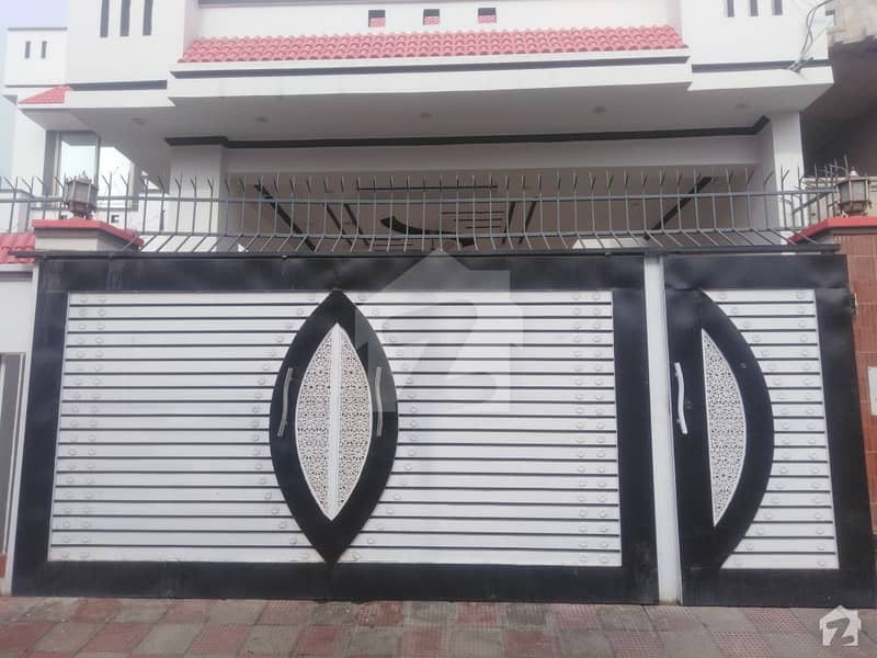 رفیع قمر روڈ بہاولپور میں 5 کمروں کا 14 مرلہ مکان 1.7 کروڑ میں برائے فروخت۔