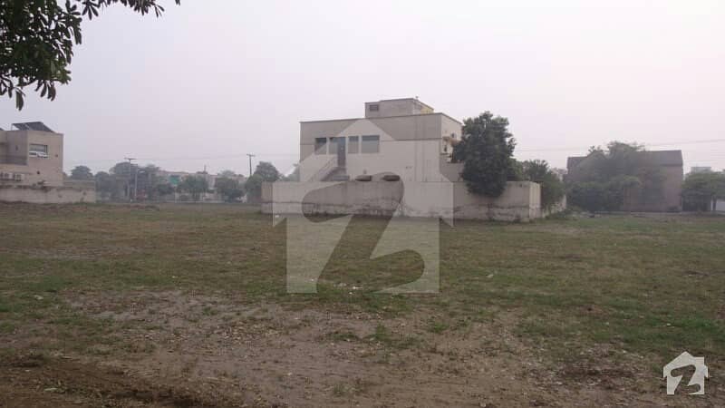 سوئی گیس ہاؤسنگ سوسائٹی لاہور میں 4 کنال رہائشی پلاٹ 15 کروڑ میں برائے فروخت۔