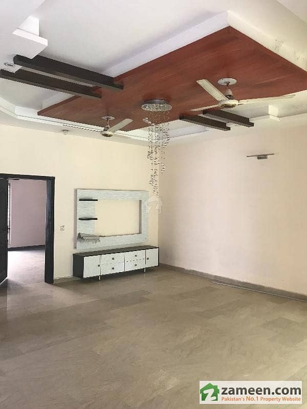 Askari 10  Portion With 3 Bed Rooms Study Room And Terrace