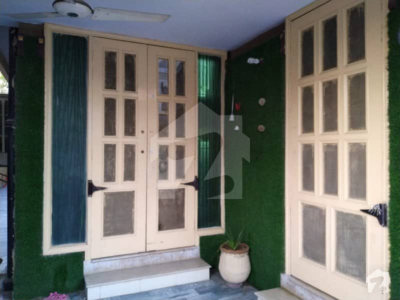 واپڈا ٹاؤن لاہور میں 4 کمروں کا 10 مرلہ مکان 2.25 کروڑ میں برائے فروخت۔