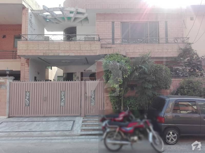 House In Wapda Town Sized 10 Marla Is Available