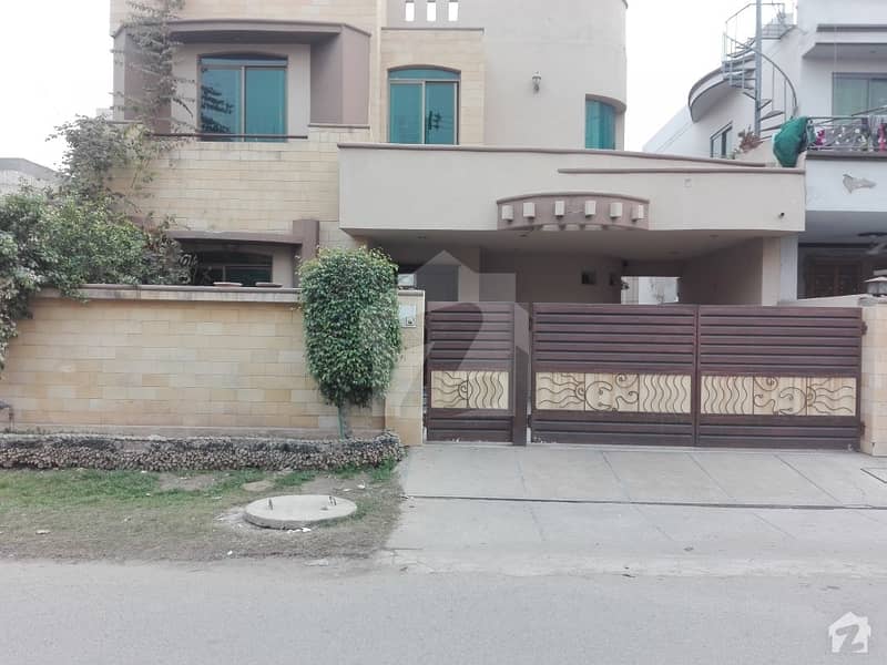 10 Marla House In Central Wapda Town For Sale