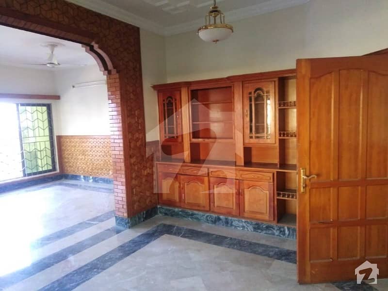 Upper Portion 3 Bedrooms Available In Very Reasonable Prize
